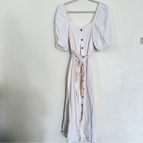 H&M Creped Dress Puff Sleeves
Square Neckline - Picture 6 of 13